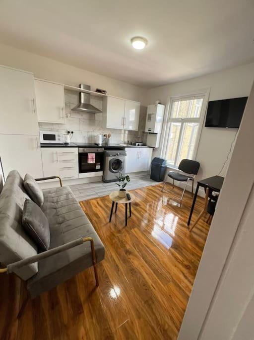 2 Bedroom Apartment Near Station London Exterior foto