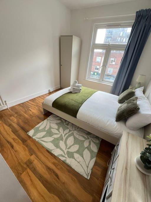 2 Bedroom Apartment Near Station London Exterior foto