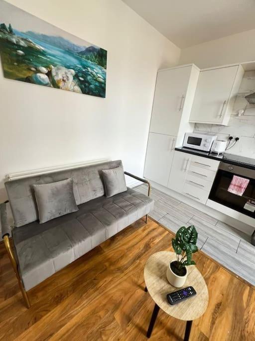 2 Bedroom Apartment Near Station London Exterior foto